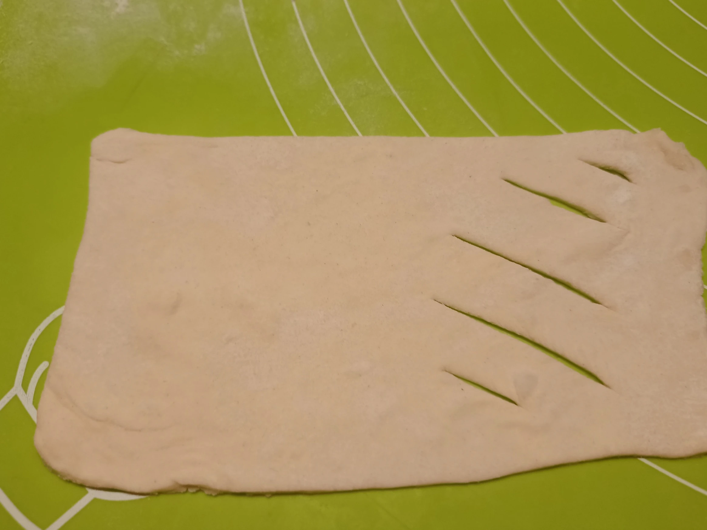 Шаг 2: Очень простые слойки из слоеного теста с вареньем