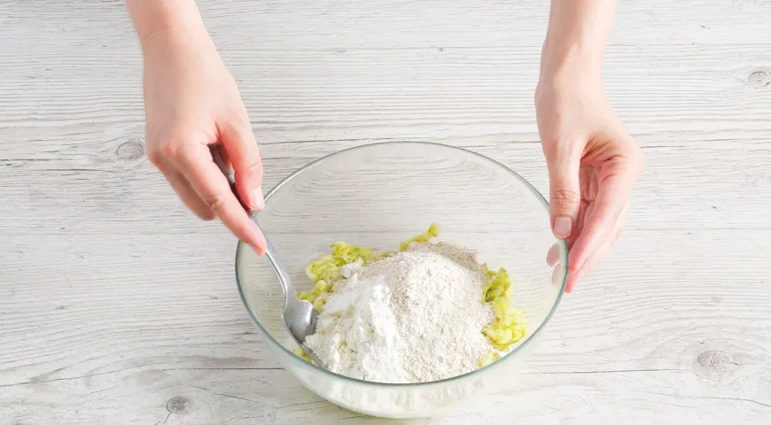 Оладьи из кабачков без яиц: шаг 2