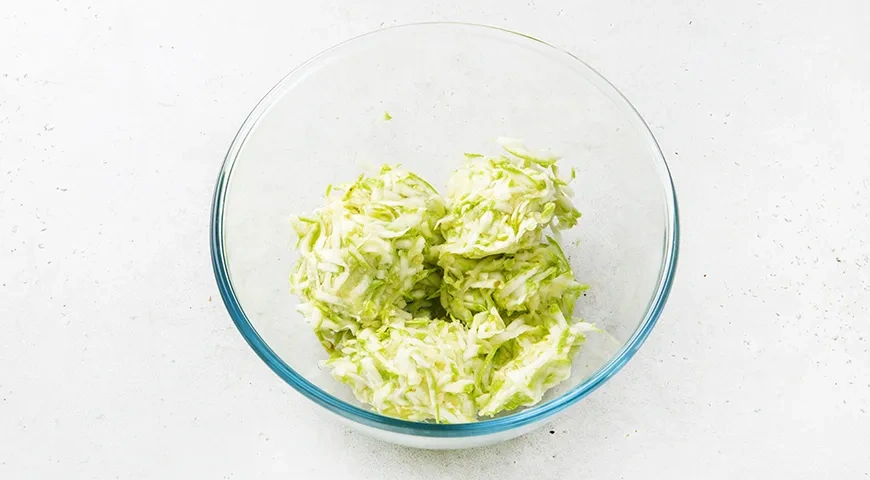 Оладьи из кабачков в духовке: шаг 2