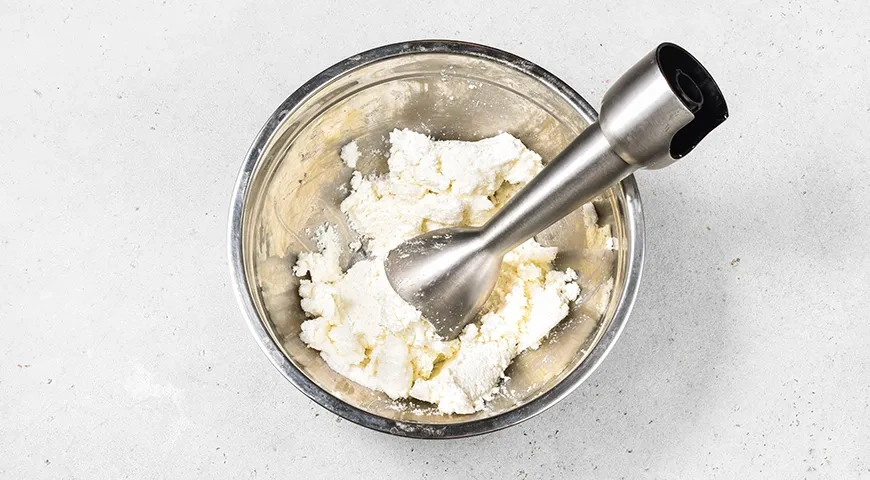 Оладьи из творога: шаг 2