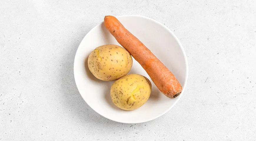 Оливье с красной рыбой: шаг 2