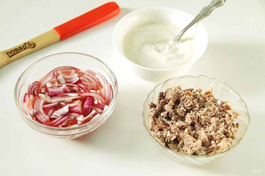 Шаг 2: Оливье с тунцом