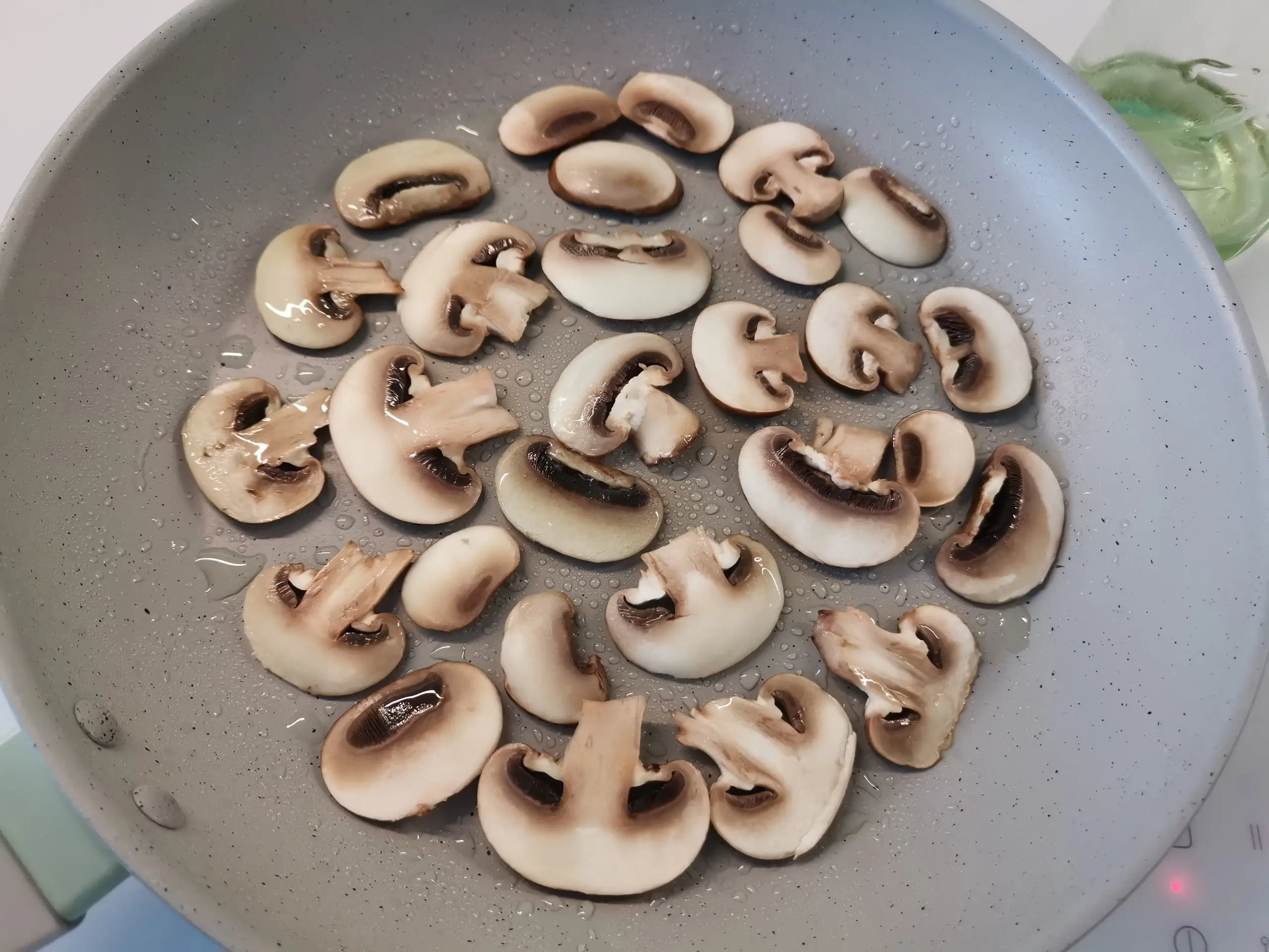 Шаг 2: Омлет с грибами