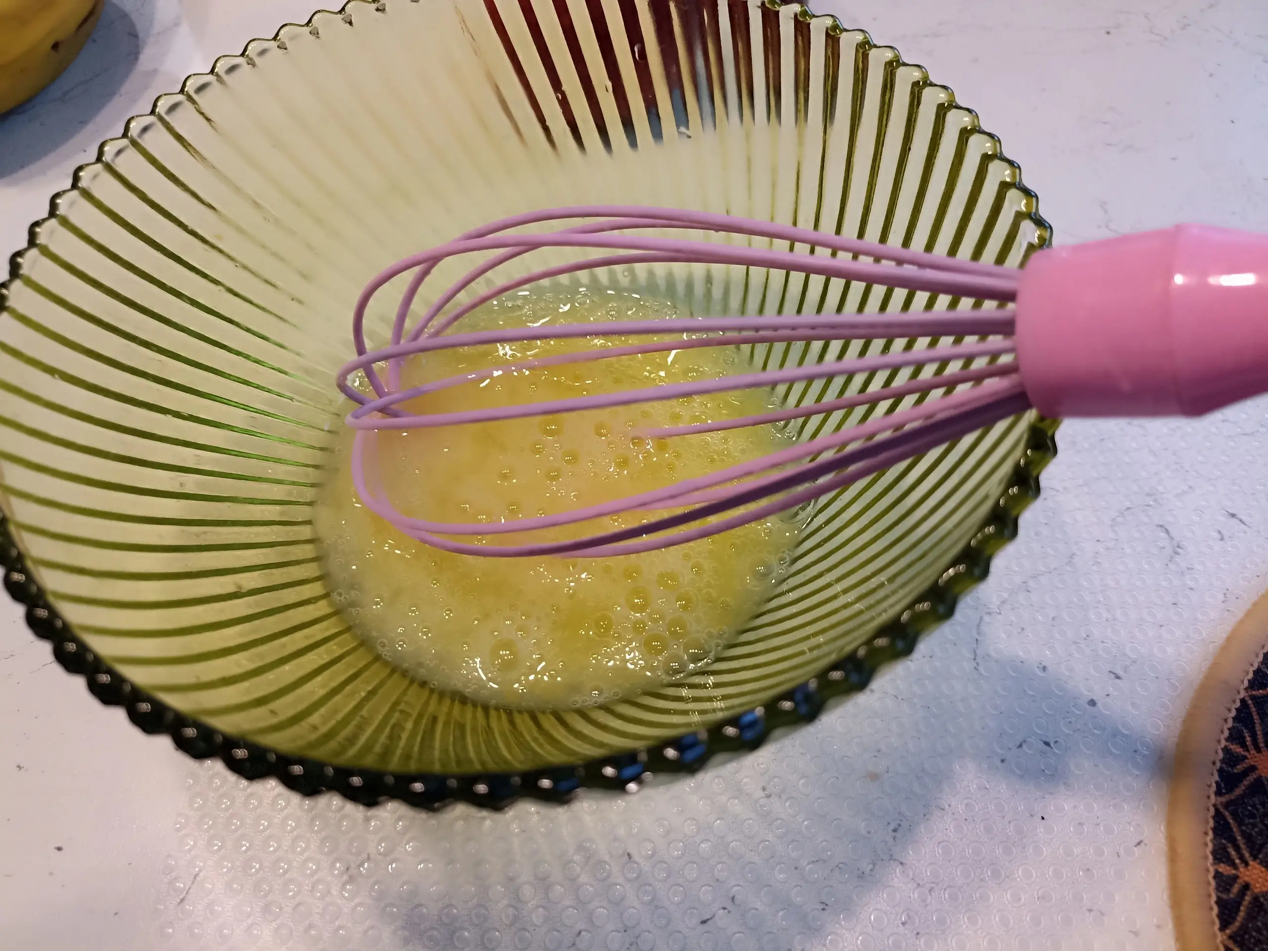 Шаг 2: Омлет с томатами и сыром в мультипекаре