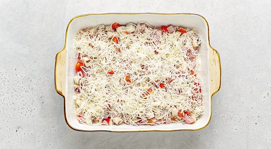 Омлет с ветчиной, грибами и сыром в духовке: шаг 2