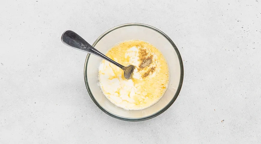 Омлет со сливками: шаг 2