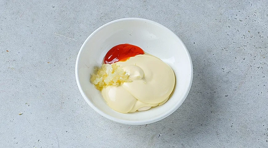 Острый морковный салат с сыром и майонезом: шаг 2