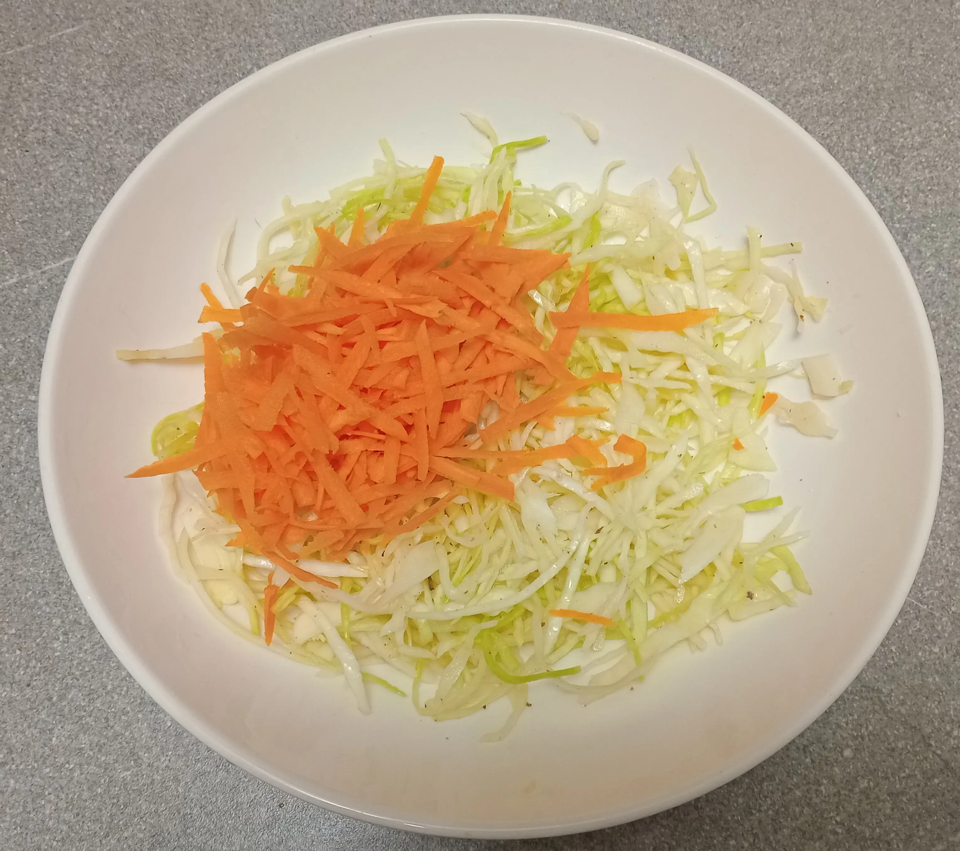 Овощной салат с клюквой: шаг 2