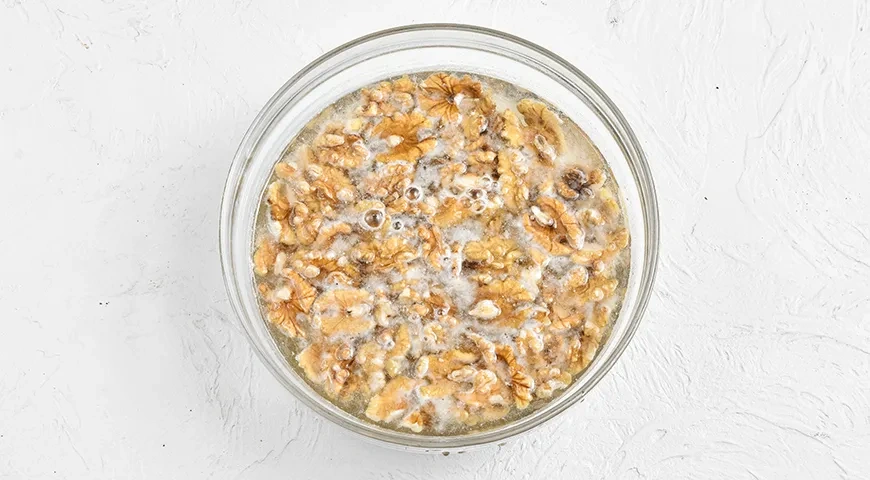 Паста из грецких орехов с медом: шаг 2