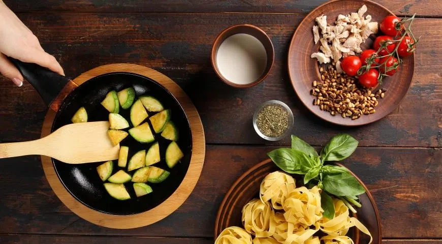 Паста с цукини и орешками: шаг 2