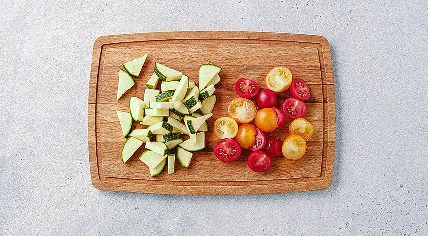 Паста с овощами и чипсами из салями: шаг 2