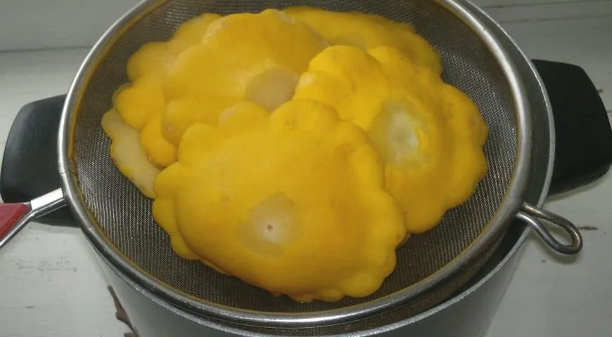 Патиссоны с сырной начинкой и помидорами: шаг 2