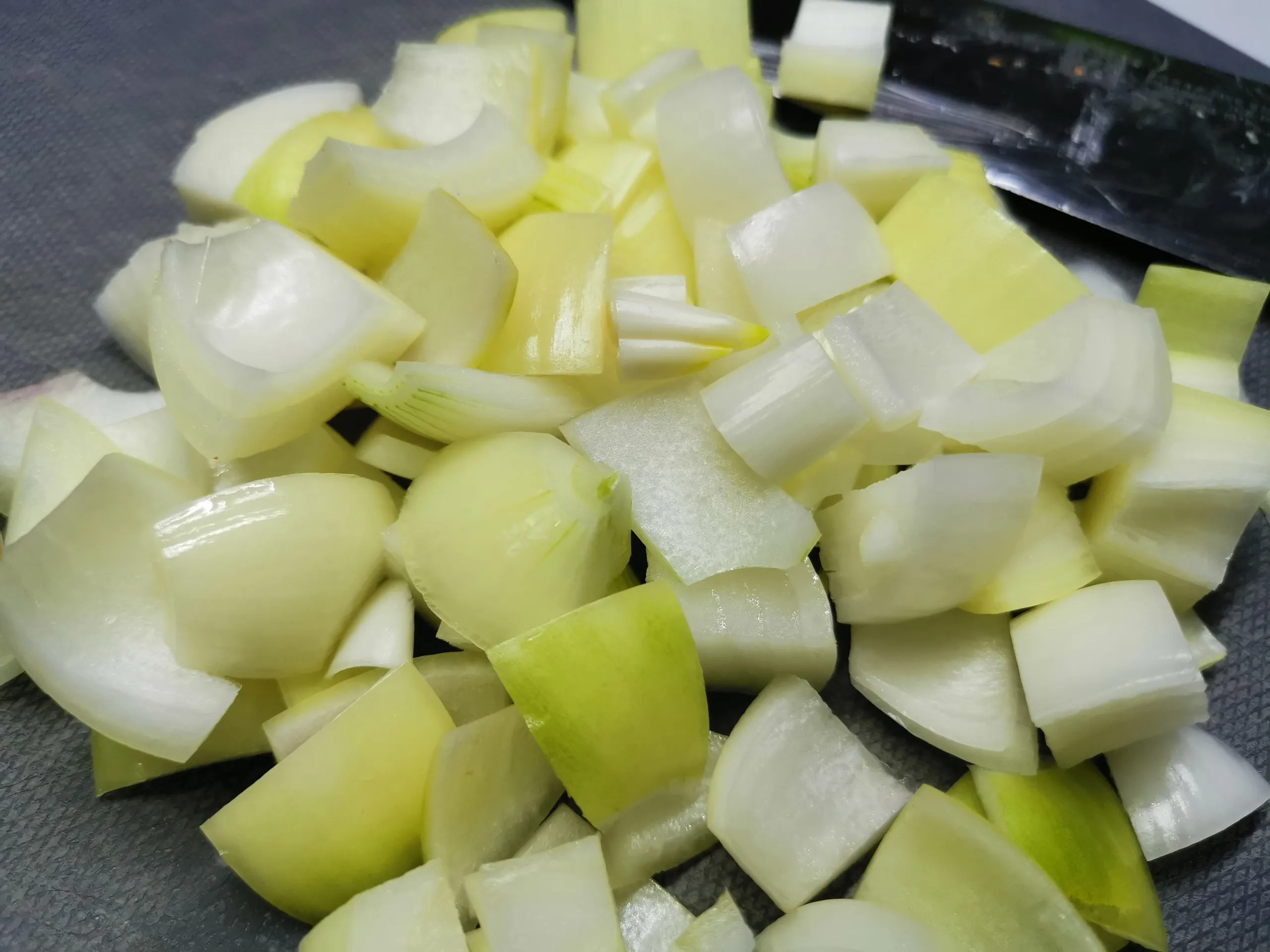 Шаг 2: Печень с луком в сметане