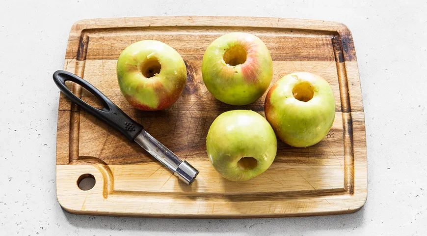 Печеные яблоки в микроволновке: шаг 2