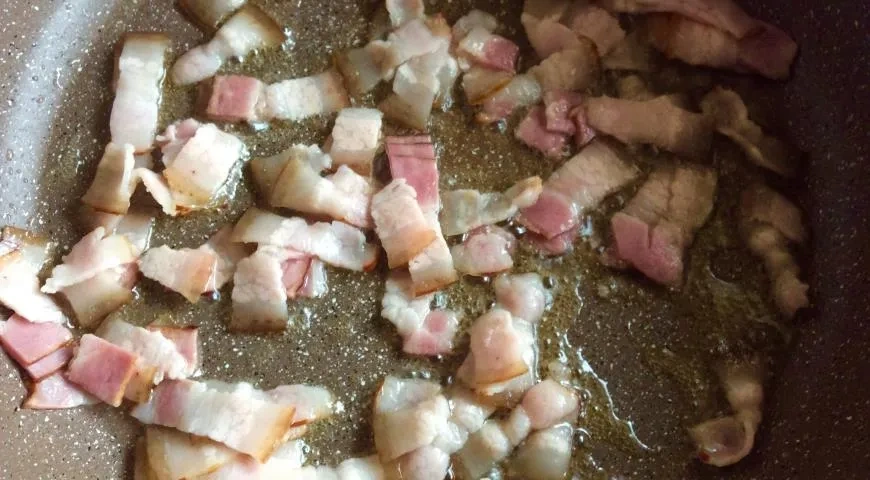 Пенне с беконом в сливочном соусе: шаг 2