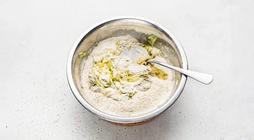 Пицца из кабачков на сковороде: шаг 2