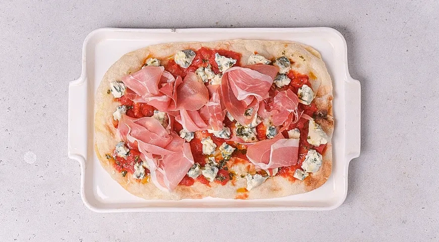 Пицца с инжиром, сыром и ветчиной: шаг 2