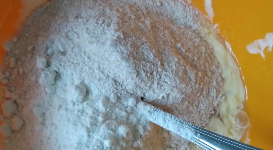 Пирог на цельнозерной муке с киви и джемом с киви с мятой Махеевъ к 8 Марта: шаг 2