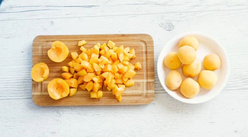 Пирог с абрикосами на кефире: шаг 2