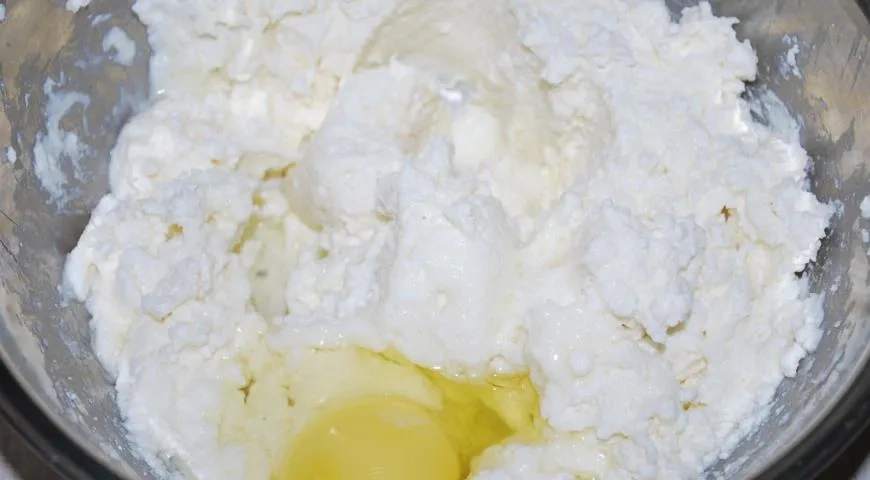 Пирог с рикоттой и черникой: шаг 2