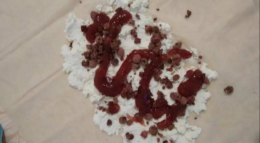 Пирог с рикоттой, сушёной малиной и малиновым джемом Махеевъ к 14 февраля: шаг 2