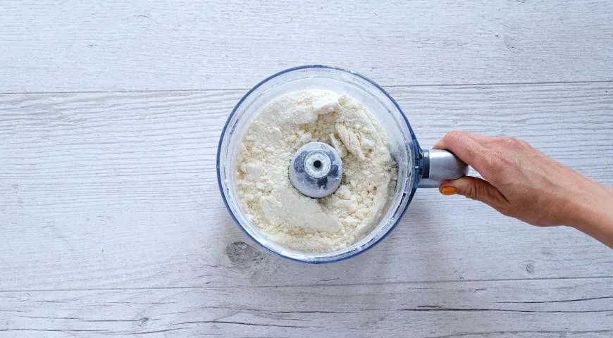 Пирог с творогом и смородиной: шаг 2