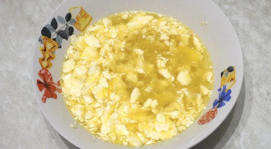 Пирог с яблочным повидлом на дрожжевом тесте: шаг 2