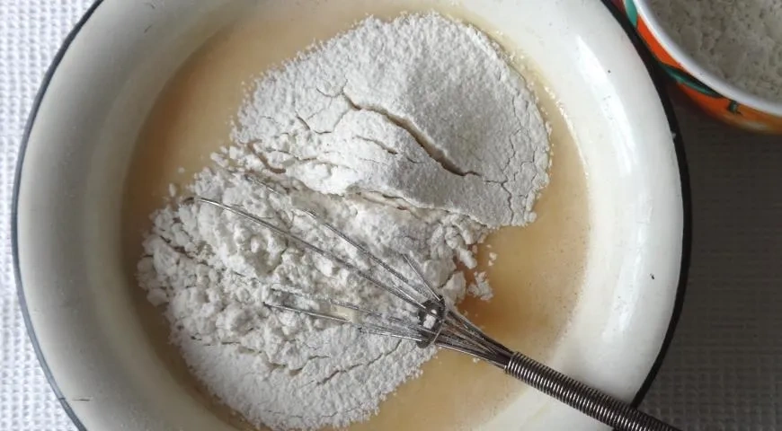 Пирог с ягодами и фруктами в сметанно-творожном суфле: шаг 2