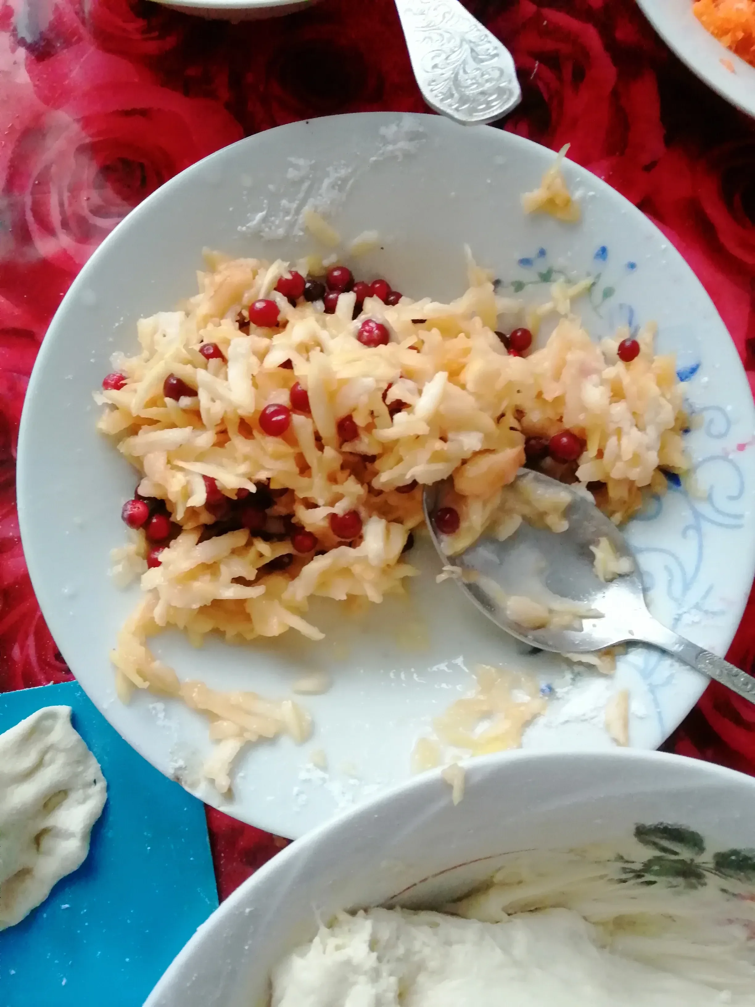 Пироги яблочно-брусничные: шаг 2