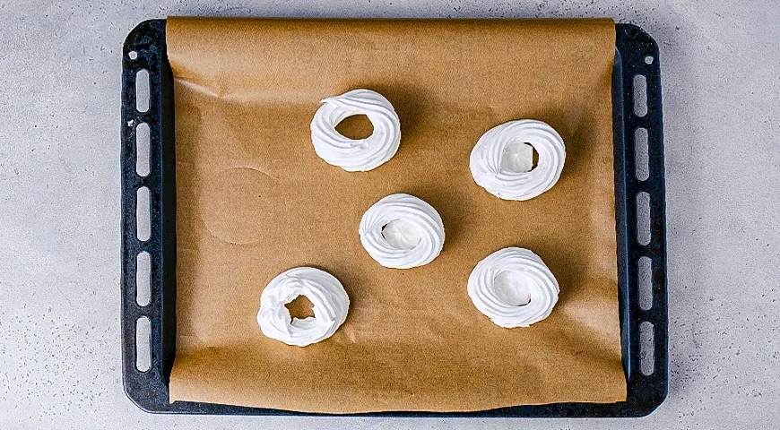 Пирожные мини-Павлова с сырным кремом: шаг 2