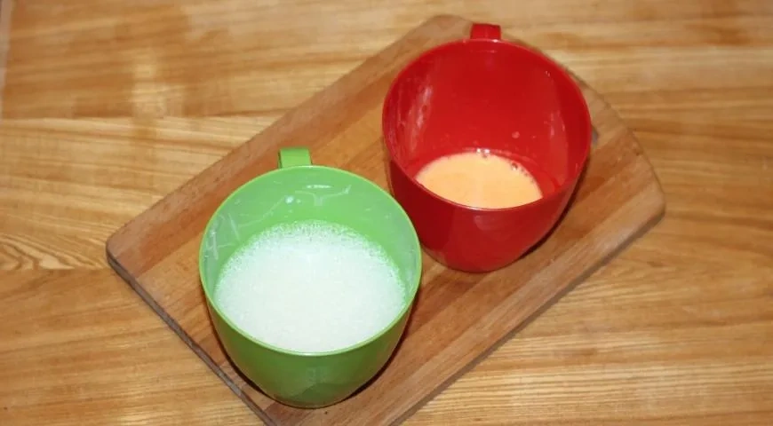 Полосатый омлет с начинкой: шаг 2