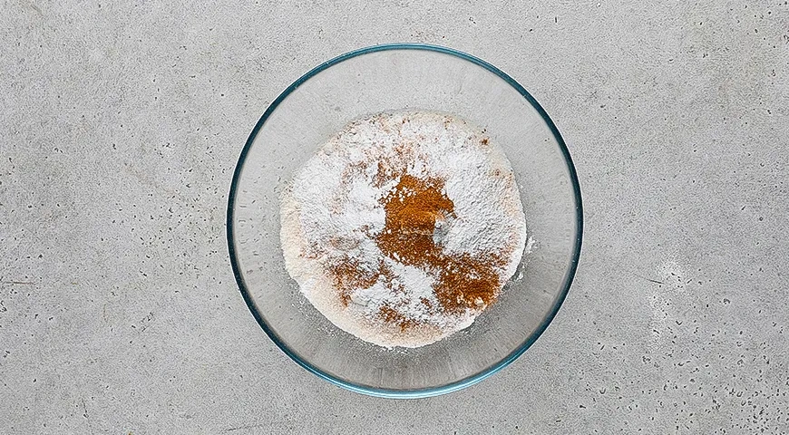 Пончики с грушей и соленой карамелью: шаг 2