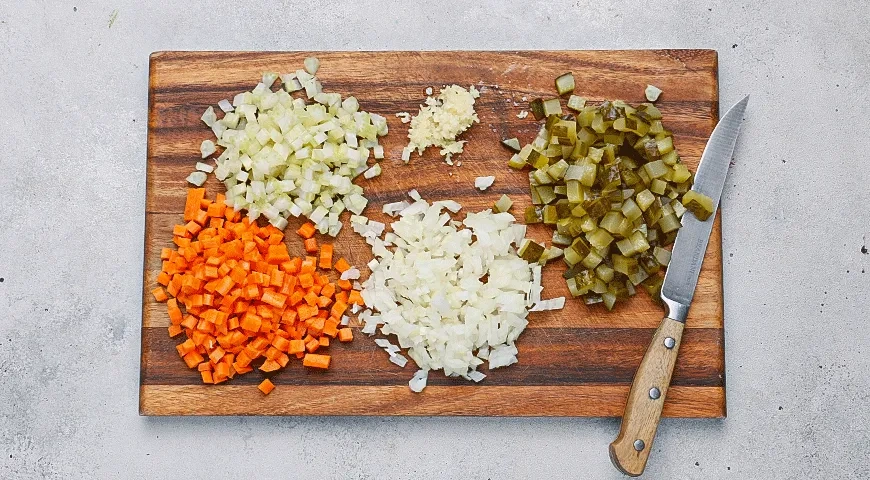 Постный рассольник с томатной пастой: шаг 2