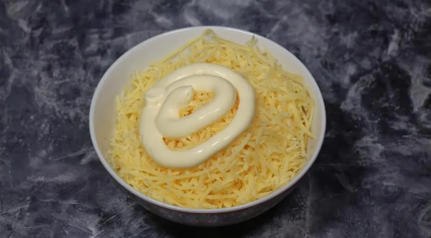 Простые канапе на шпажках: шаг 2