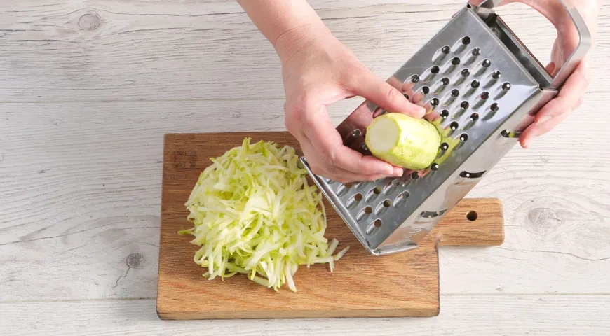 Простые оладьи из кабачков: шаг 2