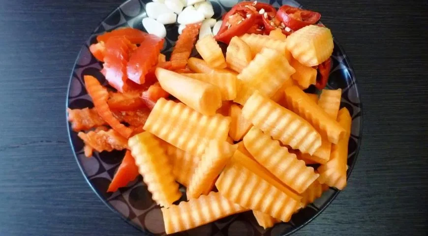 Пряный салат из моркови с розовым перцем: шаг 2