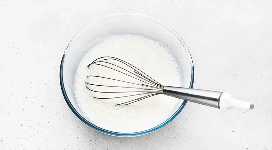 Пышные плюшки на кефире: шаг 2