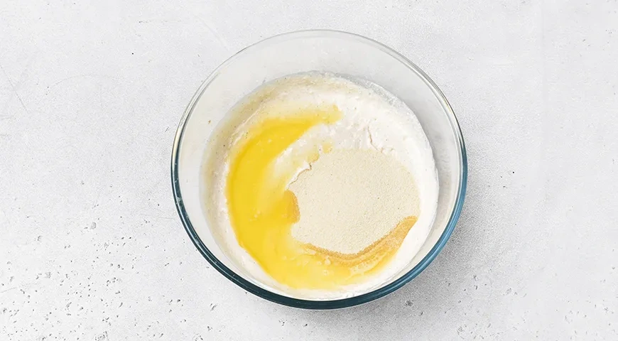 Пышные сырники с манкой (в духовке): шаг 2