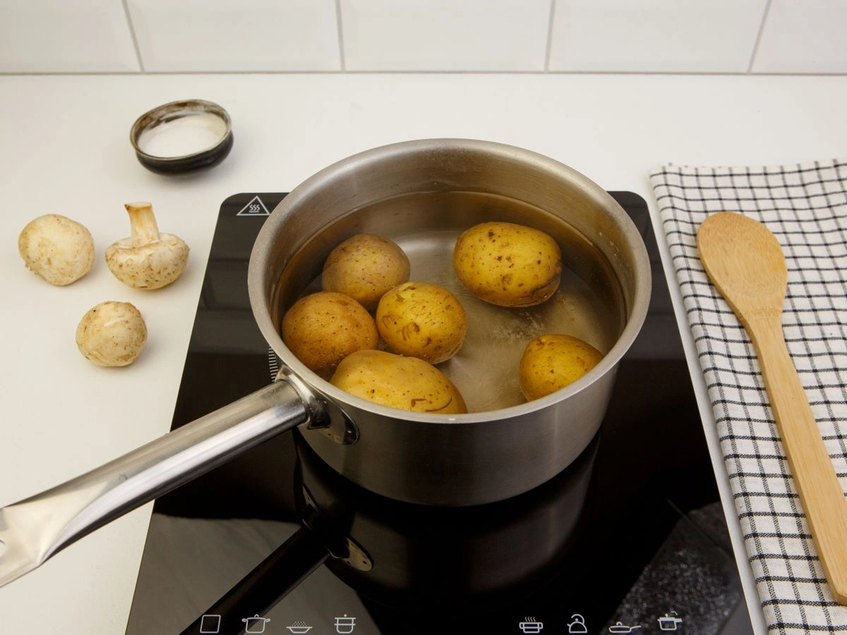 Шаг 2: Пюре с грибами и зеленью