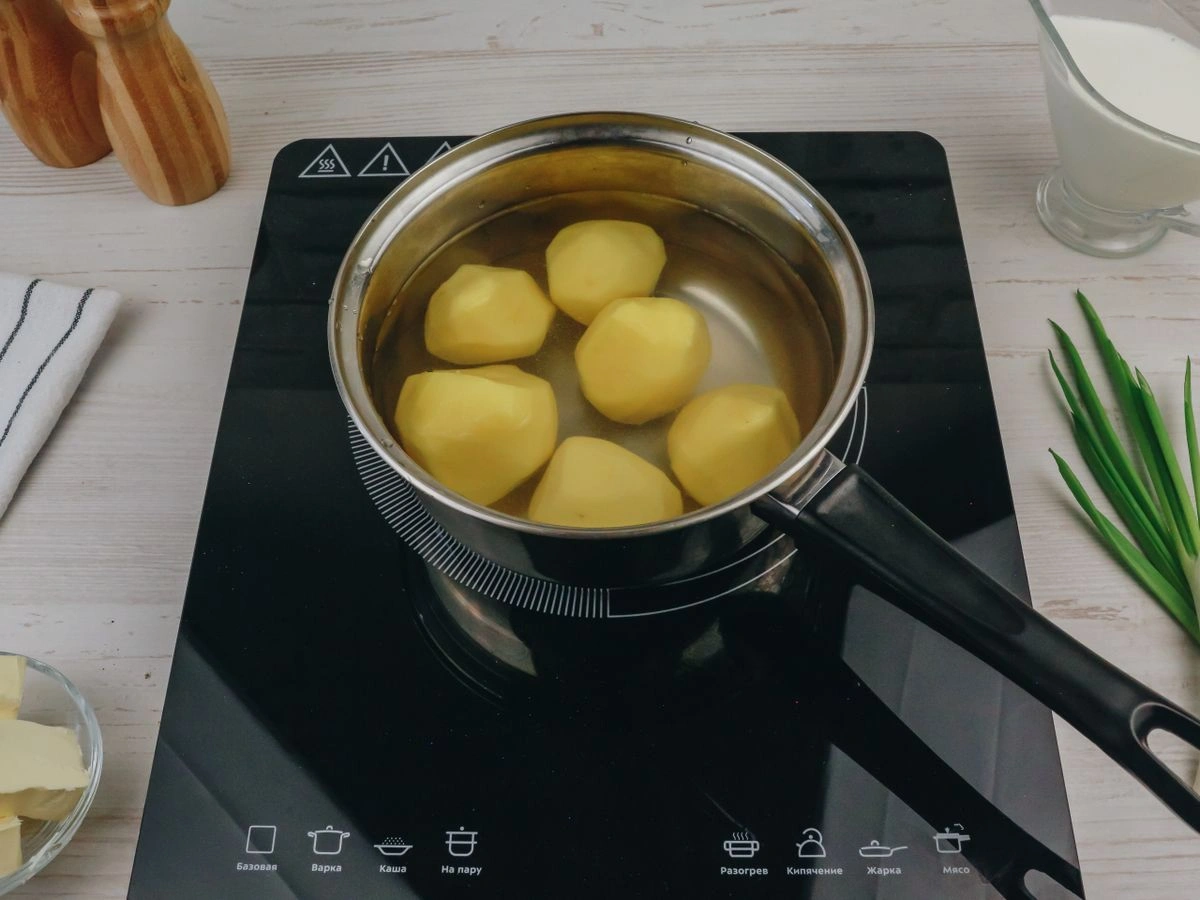 Шаг 2: Пюре с куриными котлетами и квашенной капустой