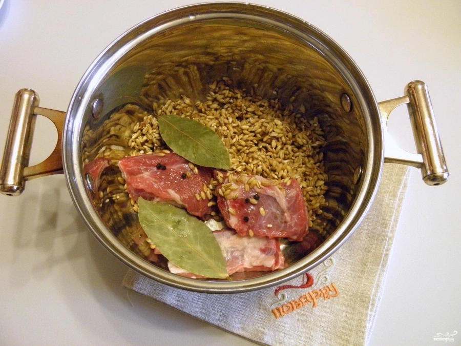 Шаг 2: Рассольник с перловкой и солеными огурцами