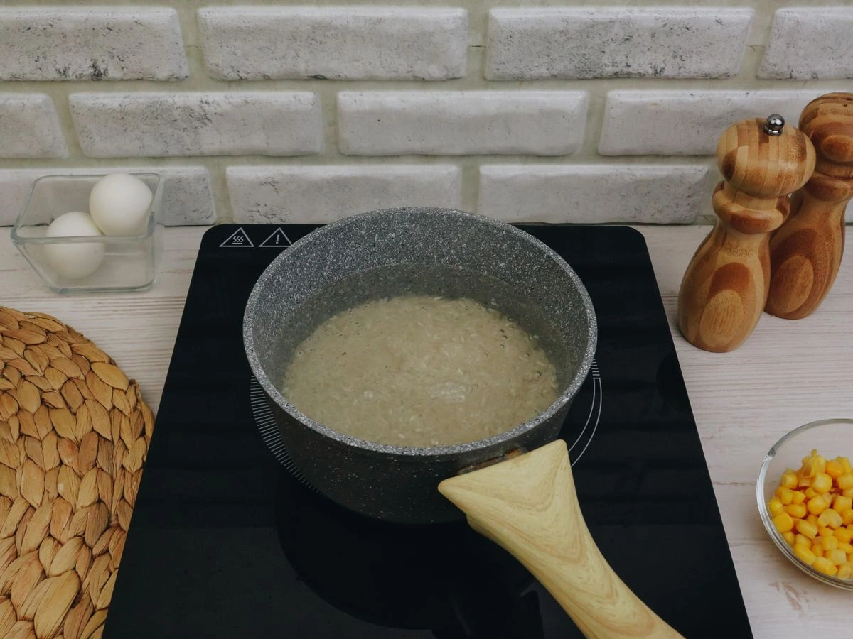 Шаг 2: Рис с фрикадельками и кукурузой