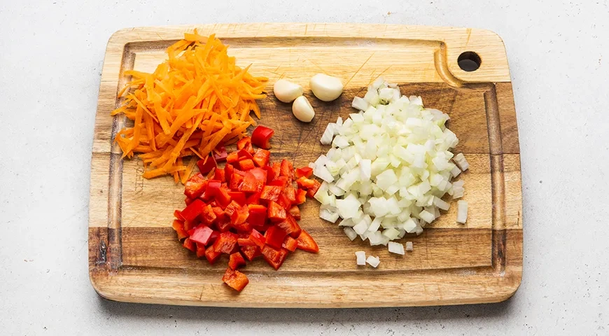 Рис с морковью и луком в духовке: шаг 2