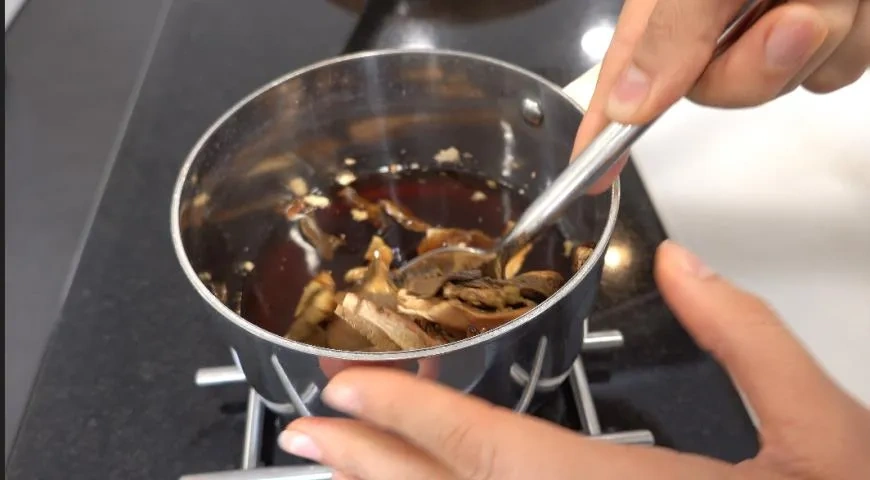 Ризотто с грибами на сковороде: шаг 2