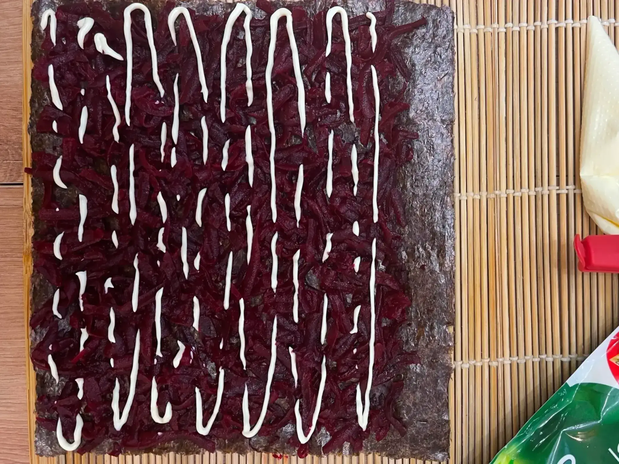 Роллы Сельдь под шубой: шаг 2