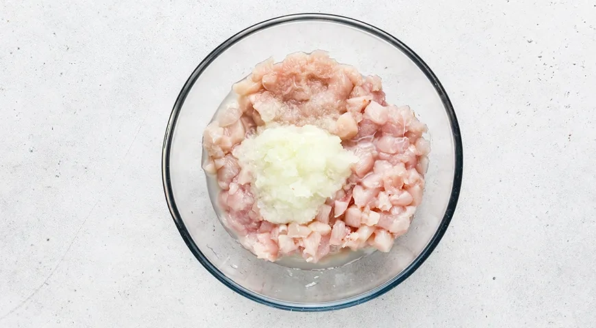 Рубленные куриные котлеты с помидорами: шаг 2