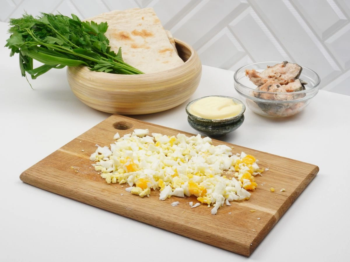 Шаг 2: Рулет с консервированной сайрой