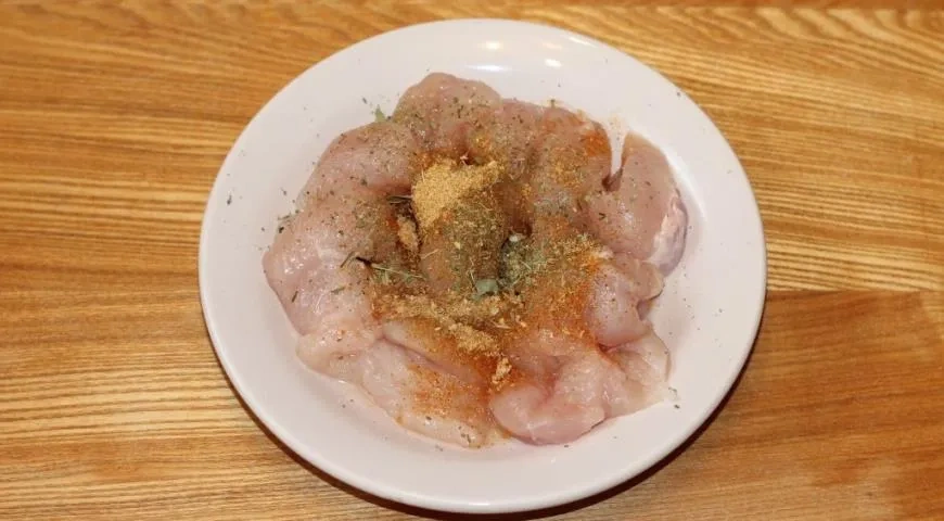 Рулетики из кабачков с курицей: шаг 2