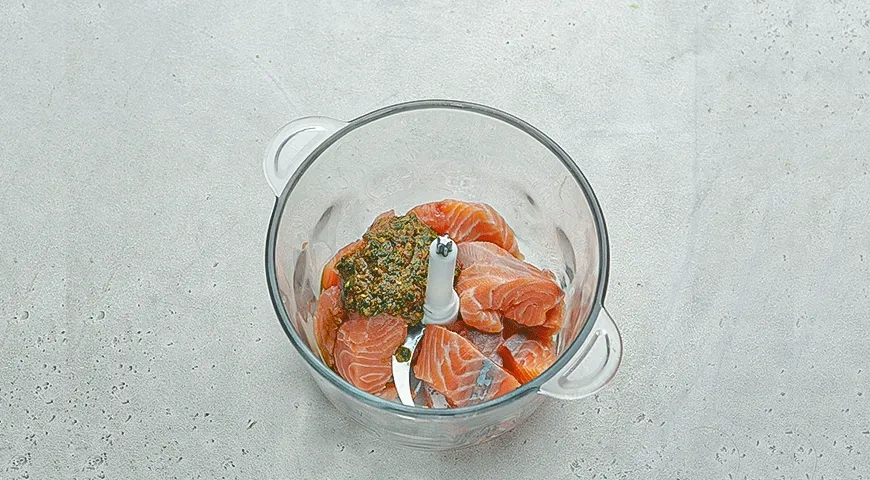 Рыбные котлеты из лосося по-тайски: шаг 2