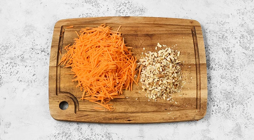 Салат «Белочка» из плавленого сырка: шаг 2